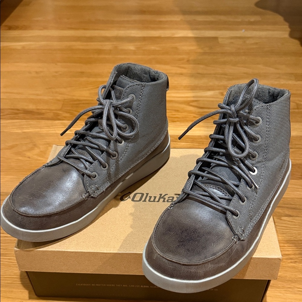 OluKai Men's Molina Boots in Cinder color size 9.5
